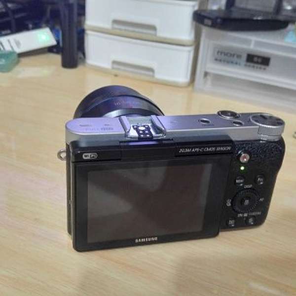 Samsung NX3000 kit 跟16-50mm PD一Zoom f/3.5-5.6