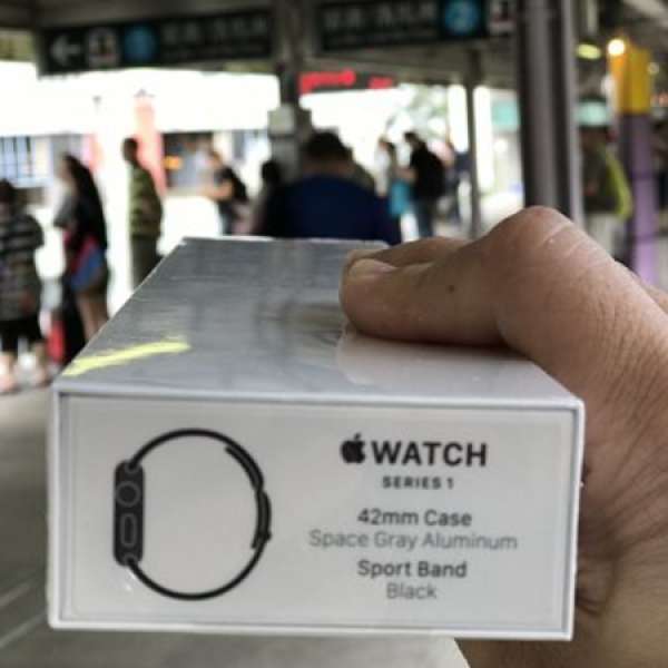 全新 Apple Watch 42mm Series I(連兩個透明壳）