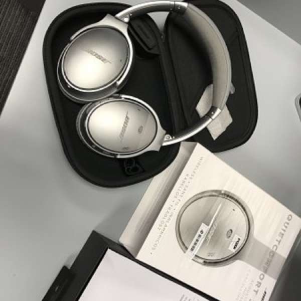 99% Bose Q35 行貨 銀色  good for Iphone Lg Samsung and HTC