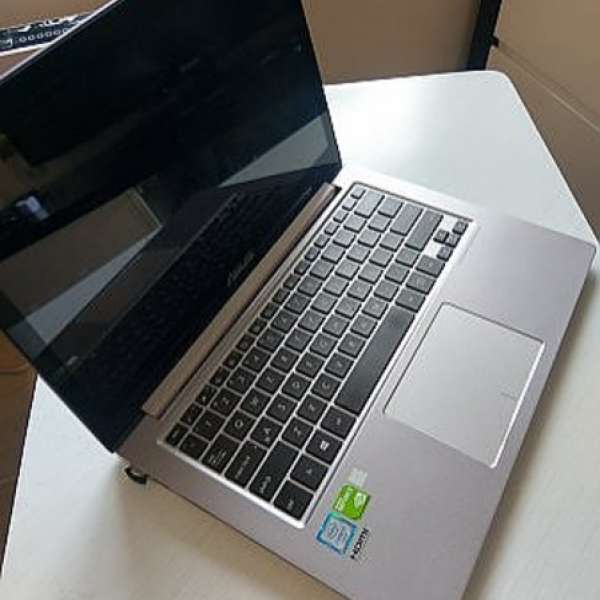 Asus Zenbook UX303U (i5-6200U／940M獨顯／256GB SSD／13.3")