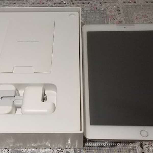 9成9新 iPad Pro 9.7 128GB WIFI 金色 香港行貨 (保養至10月)