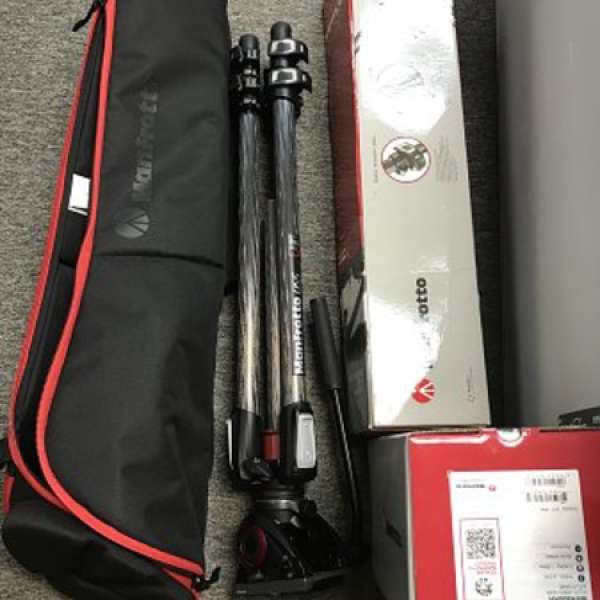 Manfrotto 055CXPRO3 carbon tripod + MVH500AH + Bag