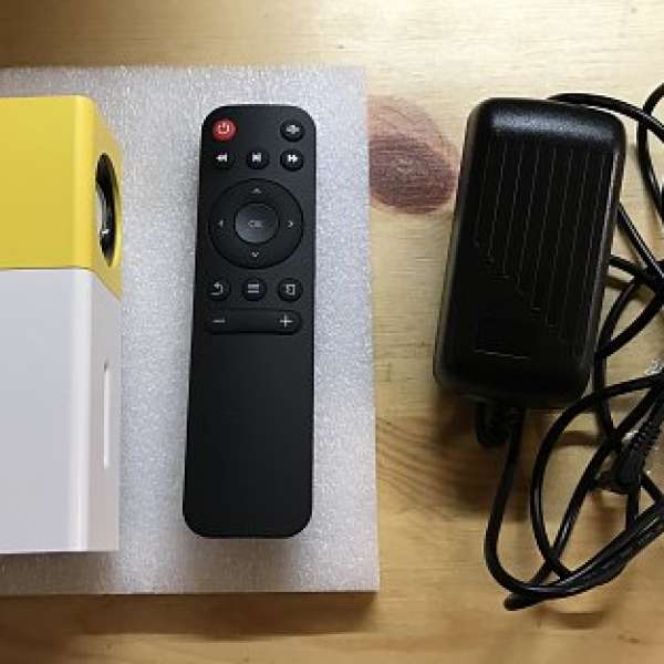 99%新 YG-300 Mini Projector 迷你投影機