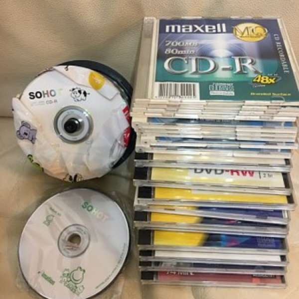 8隻DVD+R, 32隻CD-R, 19個CD吉盒