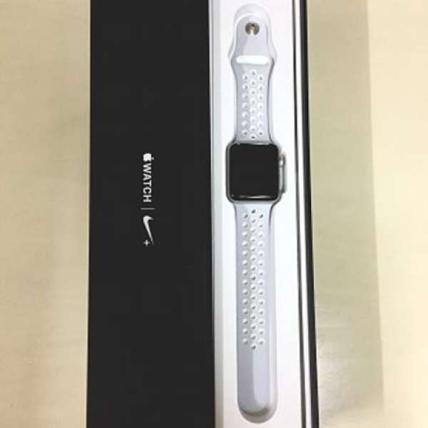 99%新 42mm Apple Watch Nike+  全銀色 有兩年 apple care