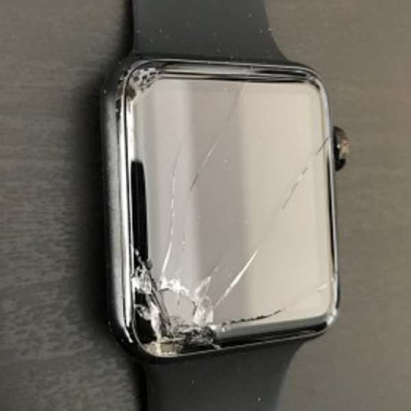 Apple Watch 第一代 42mm 太空黑不鏽鋼錶殼配黑色運動錶帶 (留意, 爆屏, 但操作100%...