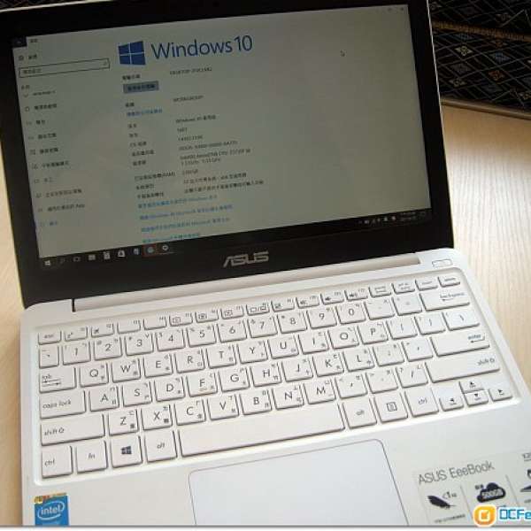 ASUS EeeBook X205TA，95成新，過保，連火牛，極佳文書處理及上網機