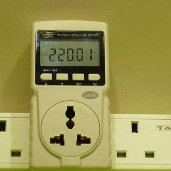 英式插頭功率計 計量插座 量度電壓電流功率頻率用電度數等 有助檢測電器狀況是否正常