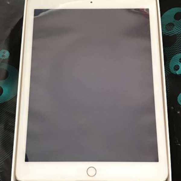 香港Apple Store iPad Air 2 金色 WiFi版32 GB + iPad Air 2 Smart Case ($3706)