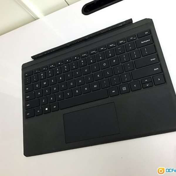 Surface Pro 4 type cover black and blue
