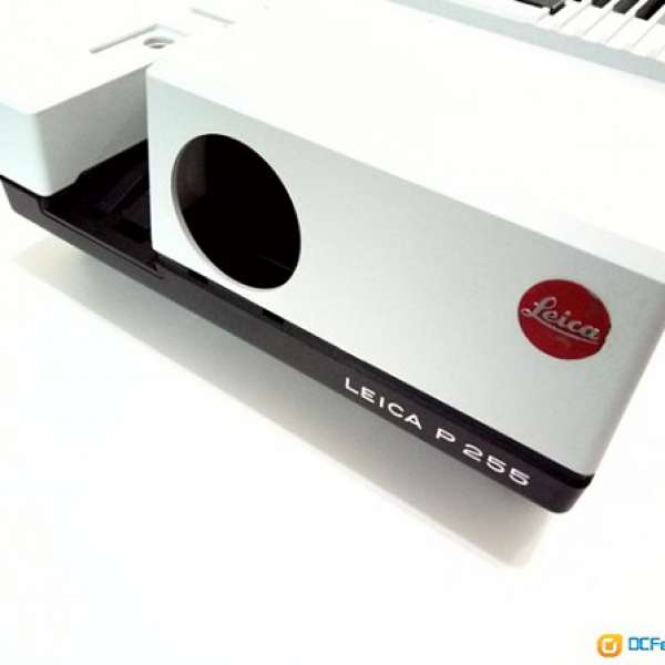Leica P255 Slide projector with 90mm Colorplan lens