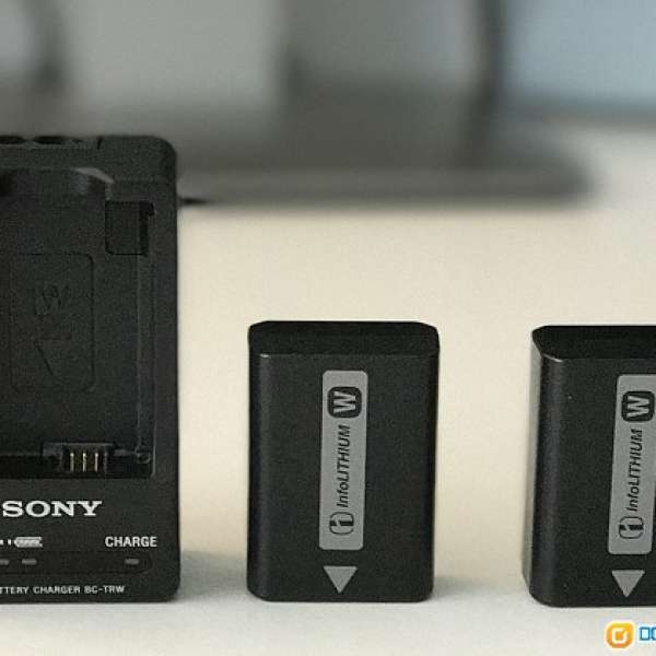Sony BC-TRW 電池充電器 + NP-FW50 電池 x 2