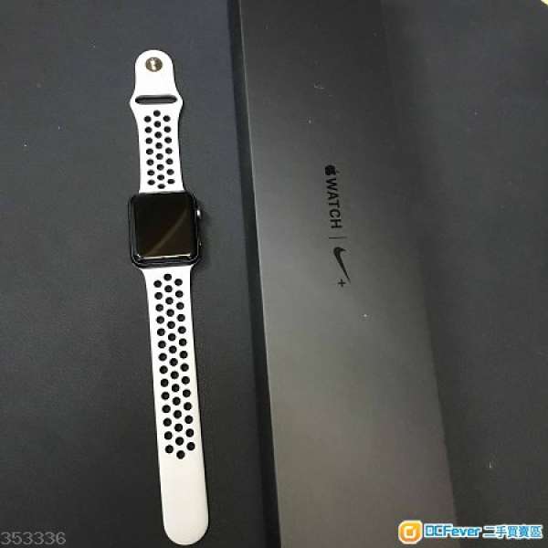 Apple Watch NikeLab 限量特別版42mm (applecare to May 2019)