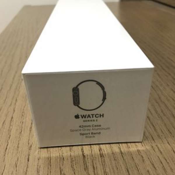 平讓全新Apple Watch Series 2 太空灰鋁金屬錶殼配黑色運動錶帶