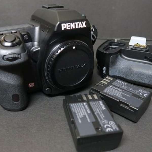 Pentax K5 Body + Hand Grip 85% New