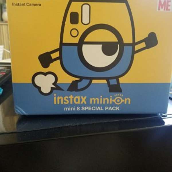 全新Minions Fujifilm Instax Mini 8 Special Pack，售HK$800，送一盒相紙