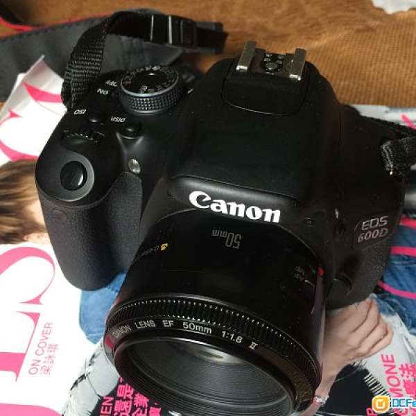 90% 新 Canon 600D (只售機身)，3 吋大芒，反芒。冇盒，跟原廠電池，充電器。