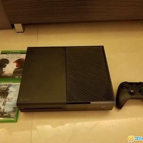 Xbox One 1GB 版本 (黑色) 包手掣及2隻Games