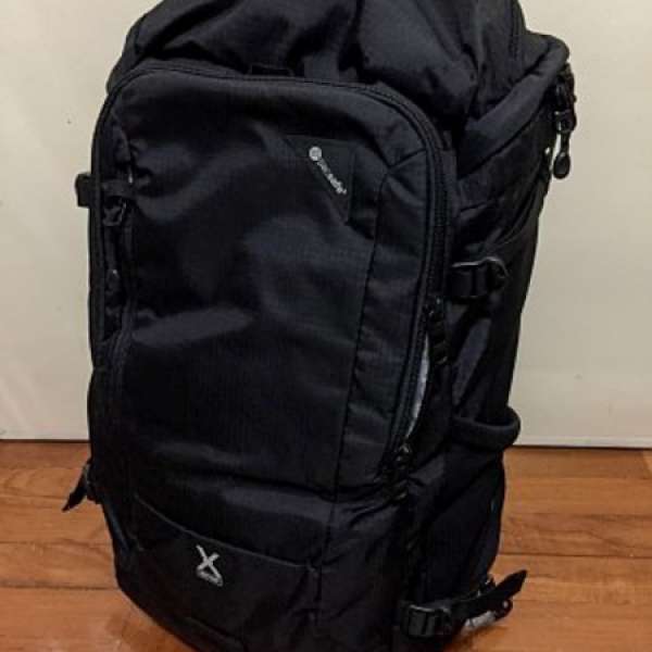 Pacsafe Venturesafe X30 anti-theft adventure backpack 防盜雙肩背包 (黑色)