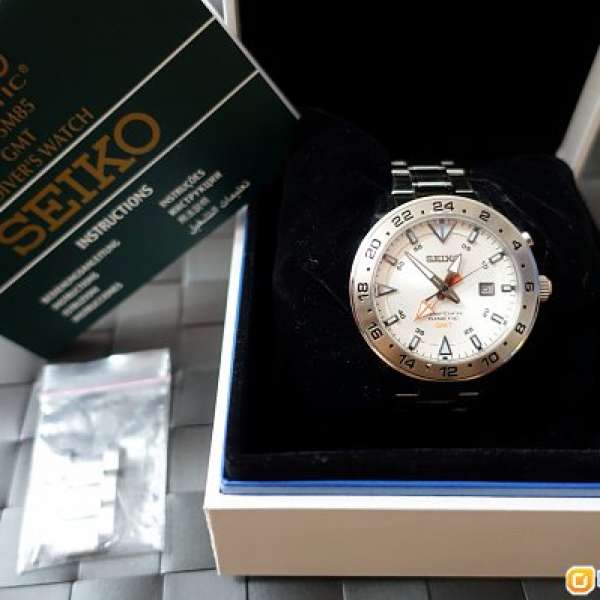 90% New Seiko Sportura Kinetic GMT diver's watch SUN025 精工大橙白