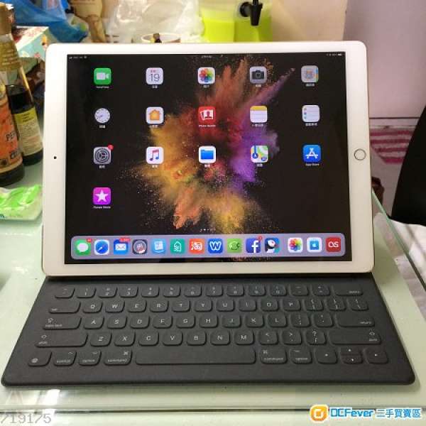 iPad Pro 12.9寸 128gb WiFi+Cellular 連原裝smart keyboard 港行 金色