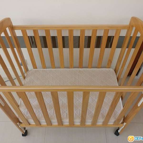 90% new Geoby 嬰兒床 BB床連床褥