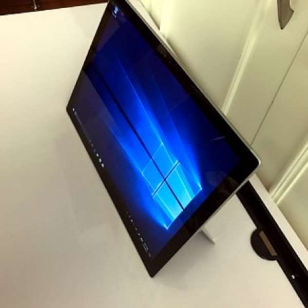 128gb ssd, 4gb ram Surface Pro 4 i5 6300U 2.4ghz,