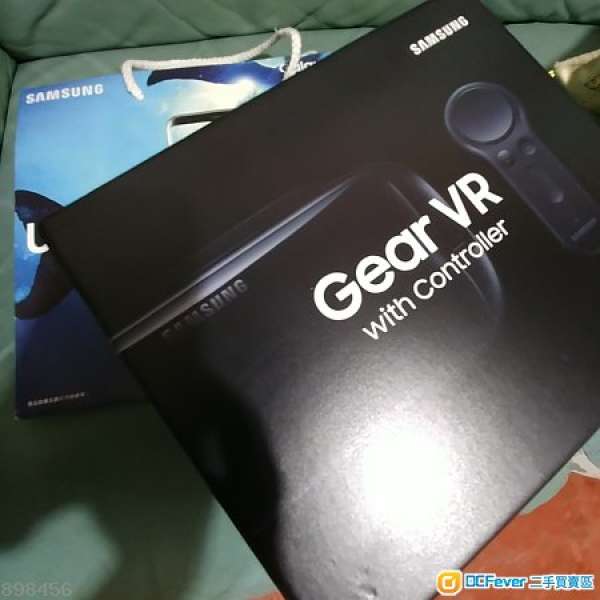 99.9% new Samsung gearbvr with controller