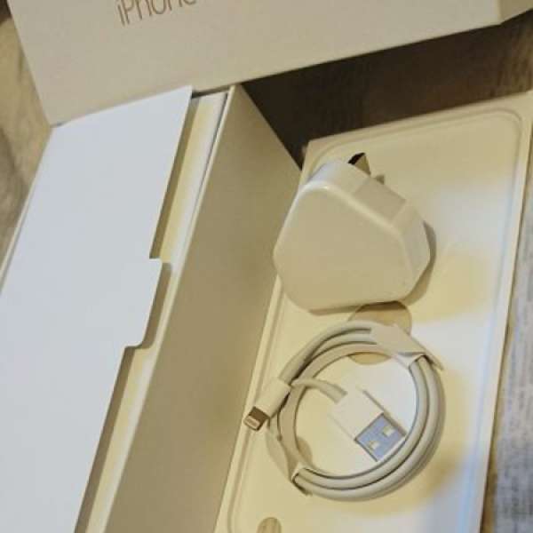 Apple 原裝 正版 iPhone 6s Plus 全新 USB充電器、Lightning USB線 未拆封