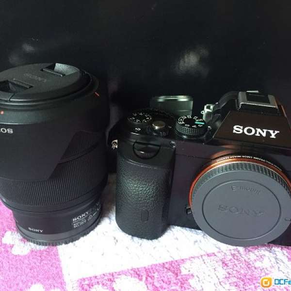 90% 新。冇花，很少使用痕跡，新機一樣。盒裝，配件全齊。SONY A7 只售機身。