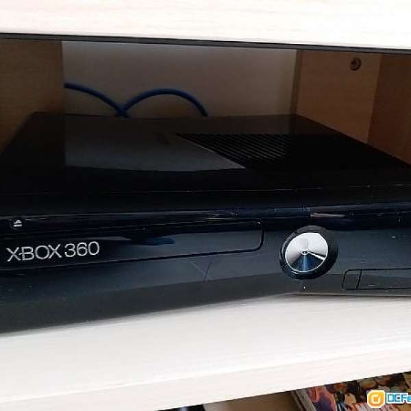 Xbox 360 slim 250GB 主機 連手制 90% new