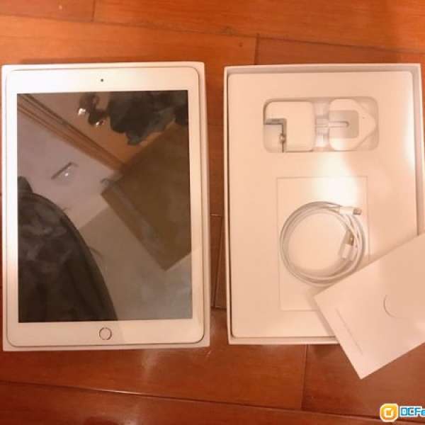 ipad 第五代 128GB 9.7吋 金色WIFI, 送APPLE CARE