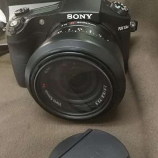 Sony RX10 II   mark 2    F2.8  24-200mm