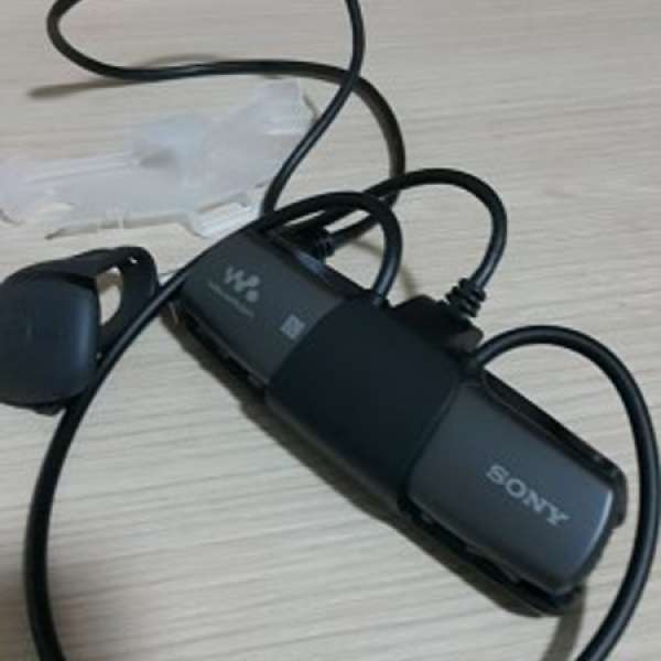 Sony NWZ-WS613 內置4GB 運動耳機 可以游水 行貨平售