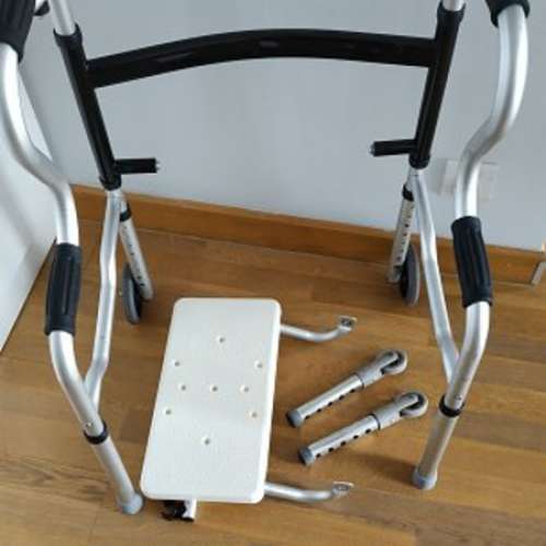 新設計可坐可折疊助行架(二手)