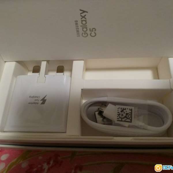 100% New Samsung C5 原廠充電器及充電USB線連原裝盒LG Sony HTC Nokia 啱用