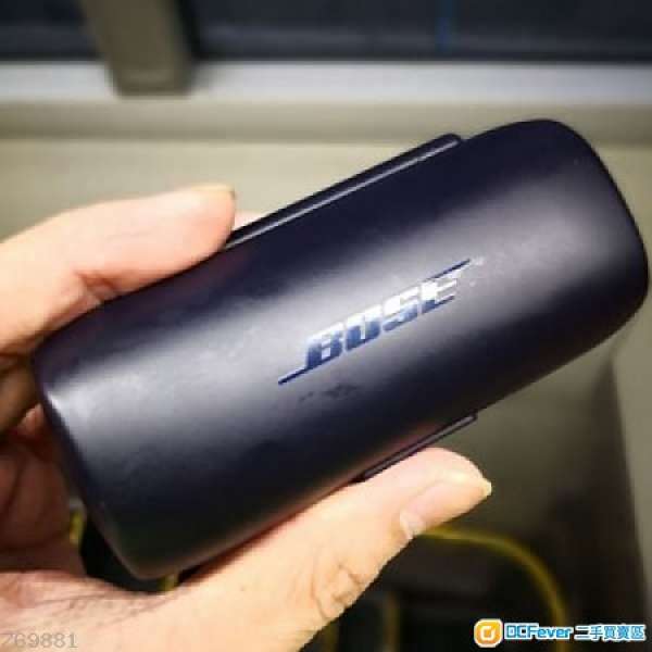 Bose SoundSport Free 充電盒