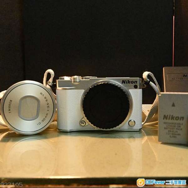 Nikon 1 J5 with Nikon 1 Nikkor 10-30 f/3.5 - 5.6 VR