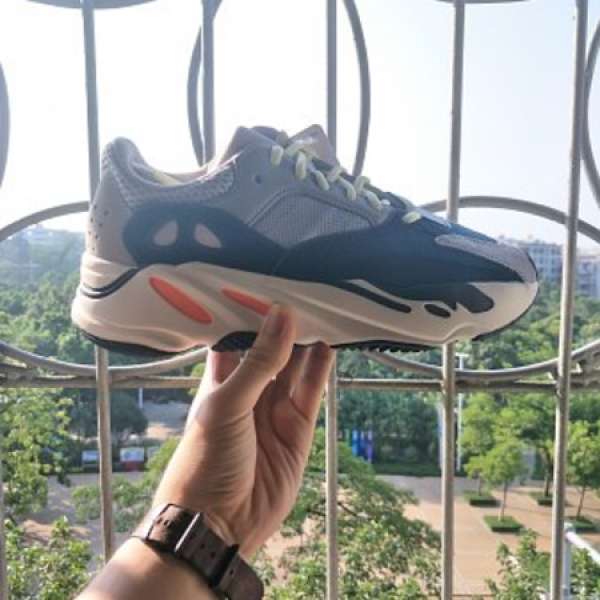 Adidas YEEZY 700 Wave runner US 8.5 EU 42 100% new and real