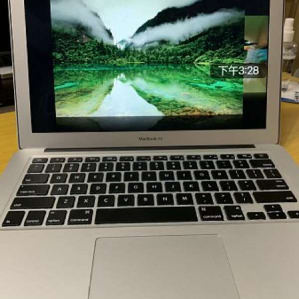 MacBook Air 13寸 intel i5 128gb ssd 4gb ram