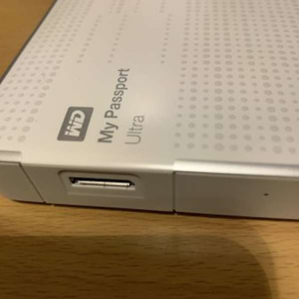 9成新 WD Western Digital My Passport Ultra 2TB 移動硬碟