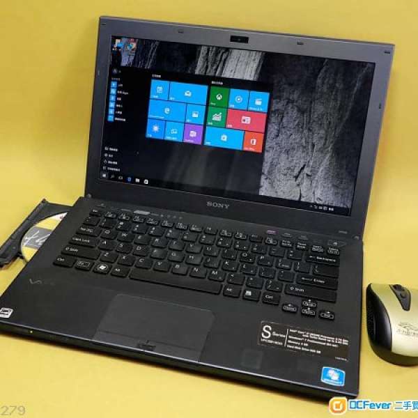 有顯card新淨良好Sony PCG-41213W i7-2620M 500gb HD 8gb Ram 13.3吋MON手提連袋