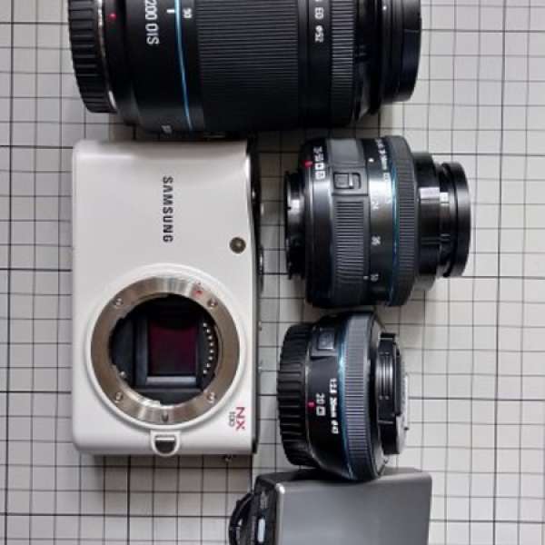 出售 Samsung NX100. 20mm,20-50 mm,50-200mm,SEF15A flash