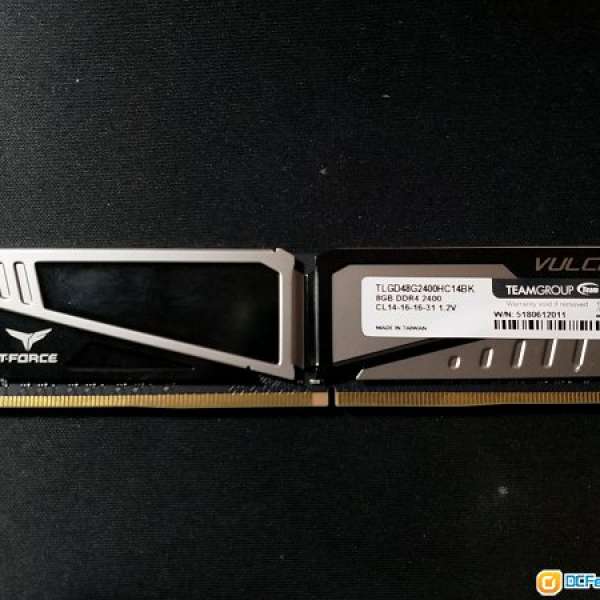 Team vulcan ddr4-2400 8g 一條