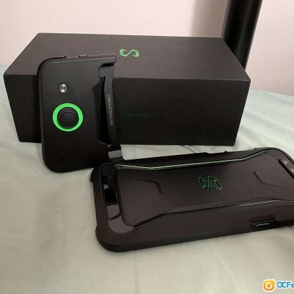 Xiaomi Black Shark (8+128) 國際版，有手掣