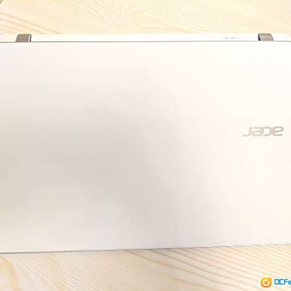 9成新超薄 13.3吋 Acer Aspire V3-371 i3-5005U 4gb ram ssd128gb 女仔用開