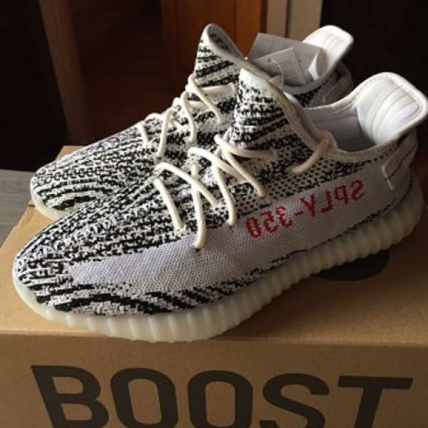 全新 Yeezy 350 V2 Zebra