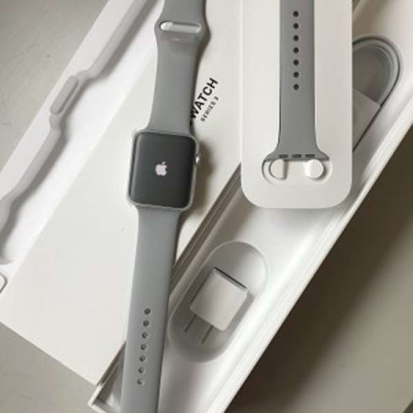 全新US Apple Watch S3 GPS 42mm Silver Alum Case with Fog, 保到29-10-2019