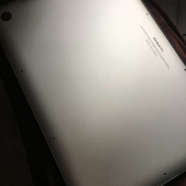 Macbook Pro 15 2013 Retina 頂配 I7 GT650M 平放