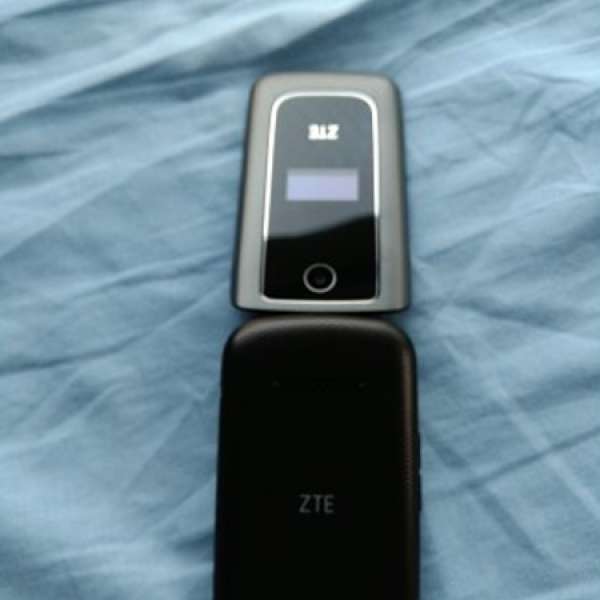 中興ZTE 摺機9成新可入SD CARD 收音機4G LTE 合老人小孩用